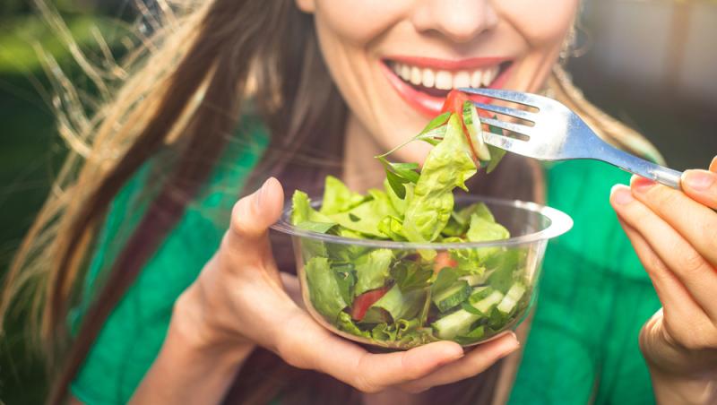 Un nutriționist de la Harvard, care e expert și în funcționalitate creierului, a decoperit care sunt cele 5 tipuri de alimente pe care ar trebui să le evităm pentru a trăi o viață liniștită.