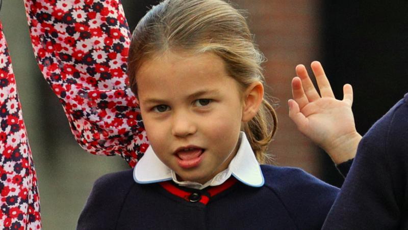 Noul portret al Prințesei Charlotte, surprinsă chiar de mama ei, Ducesa de Cambridge. Micuța a împlinit 7 ani