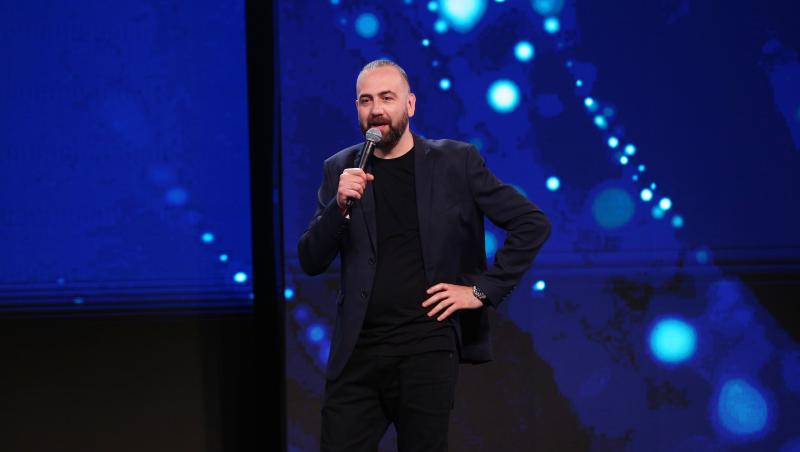 Stand-up Revolution sezonul 1, 29 mai 2022. Vio, numărul de stand-up incendiar: “Soția nu face nimic că a făcut copii