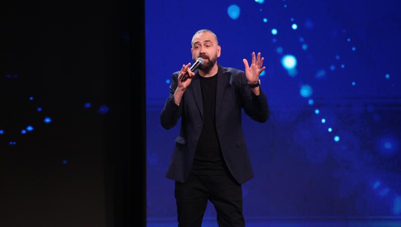 Stand-up Revolution sezonul 1, 29 mai 2022. Vio, numărul de stand-up incendiar: “Soția nu face nimic că a făcut copii