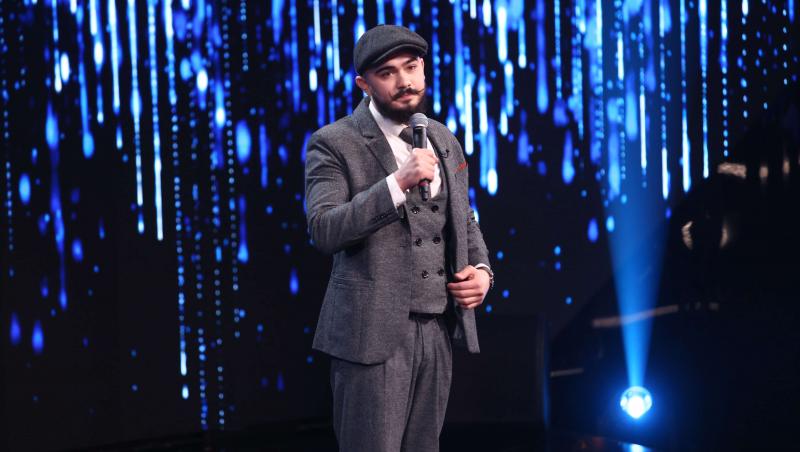 Stand-up Revolution sezonul 1, 29 mai 2022. Victor Vizitiu, concurentul cu glume despre pisici. “E un pic de Peaky Blinders”