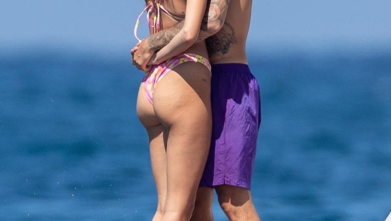 Justin Bieber și soția lui, Hailey, în cea mai tandră ipostază. Cum au fost surprinși de paparazzi pe un yacht