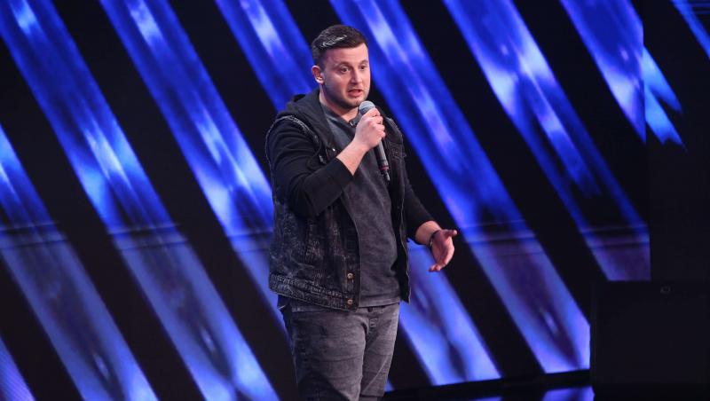 Stand-up Revolution sezonul 1, 29 mai 2022. Eduard Rădoiu, concurentul cu glume despre iubita lui. “Lecții de viață, nu stand-up”