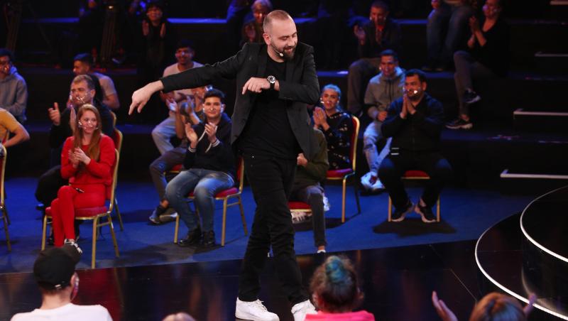 Stand-up Revolution sezonul 1, 29 mai 2022. Eduard Rădoiu, concurentul cu glume despre iubita lui. “Lecții de viață, nu stand-up”