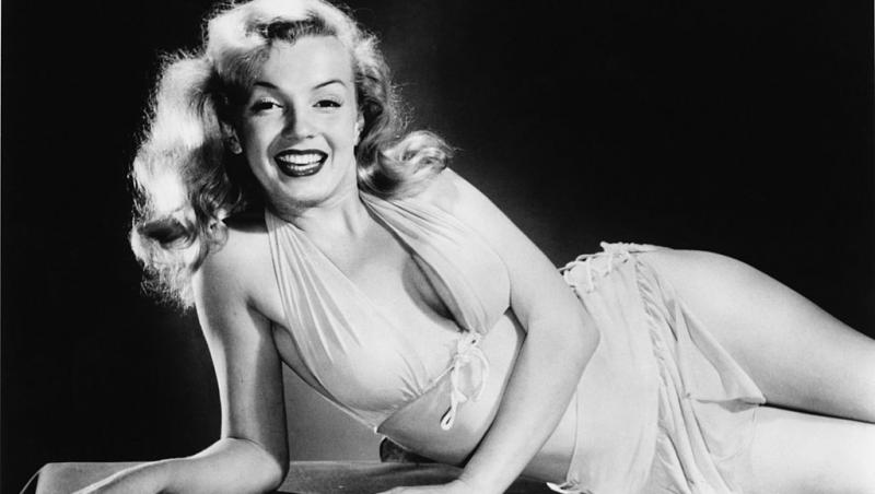 Marilyn Monroe, într-un triunghi amoros cu fraţii Kennedy. După “Happy Birthday, Mr. President” a urmat drumul sigur spre moarte