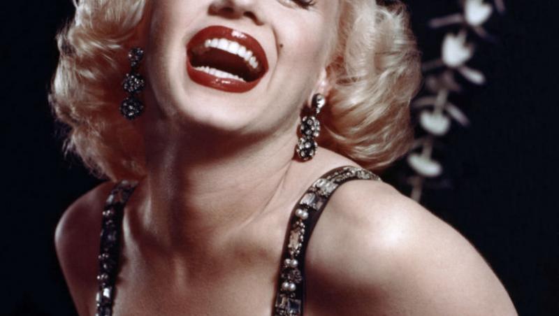 Marilyn Monroe, într-un triunghi amoros cu fraţii Kennedy. După “Happy Birthday, Mr. President” a urmat drumul sigur spre moarte