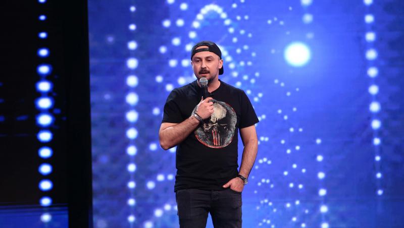 George Țintă a zis că are emoții foarte mari, dar încearcă să se încurajeze singur pentru a face față momentului de stand-up pregătit pentru această seară.