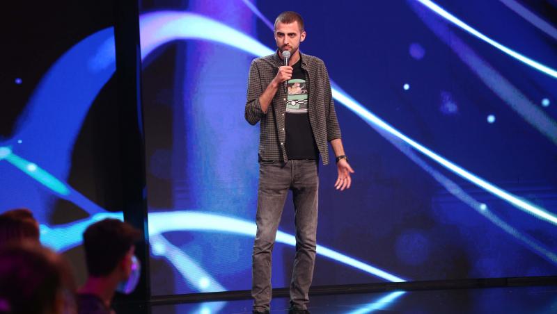 Stand-up Revolution sezonul 1, 19 iunie 2022. Alexandru Dobrotă, cu autoironia la purtător, a luat scena cu asalt.