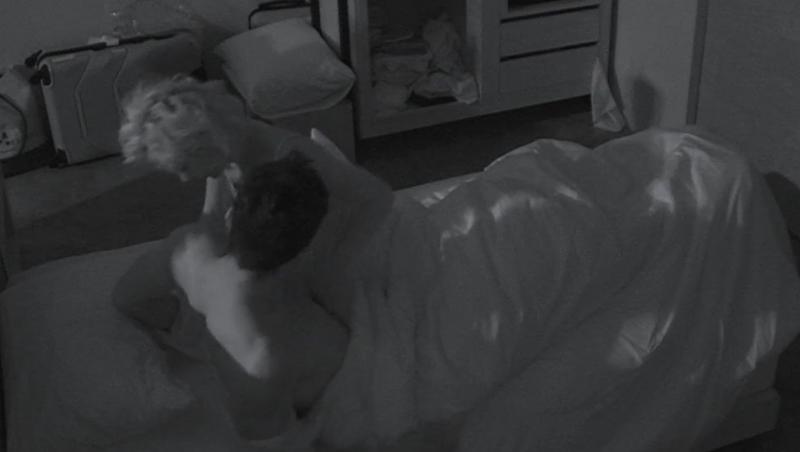 Insula Iubirii sezonul 6. Cristina i-a cerut lui Denis s-o urmeze în dormitor! Ce au surprins camerele de filmat, în timpul nopții