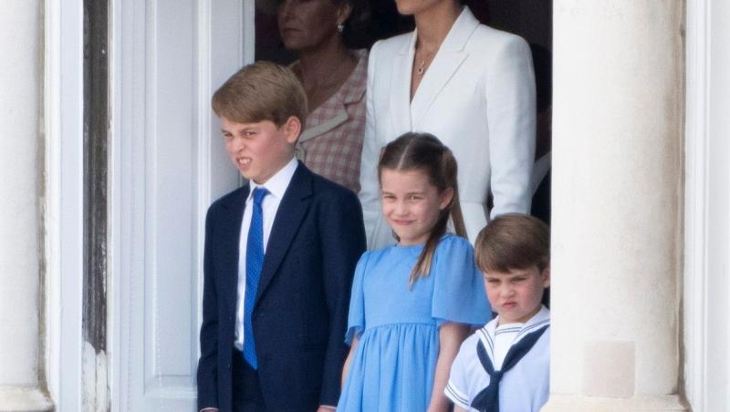 Cât costă rochia albastră pe care Prințesa Charlotte a purtat-o la Jubileului de platină al Reginei Elisabeta