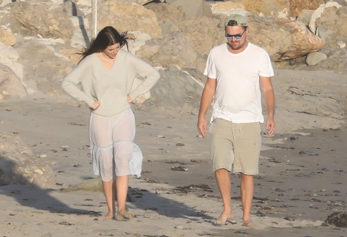 Camila Morrone,iubita lui Leonardo DiCaprio,a făcut furori la plajă în absența celebrului actor. Blondina a atras toate privirile