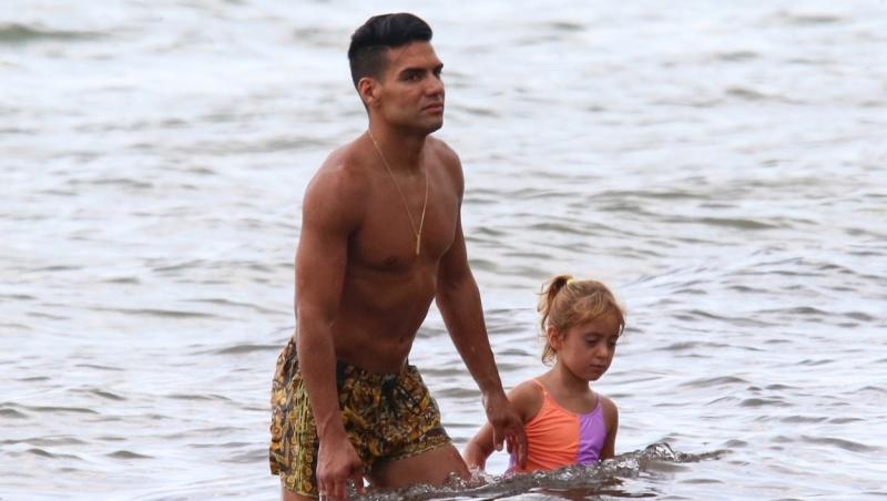 Radamel Falcao alături de fiica lui în apă