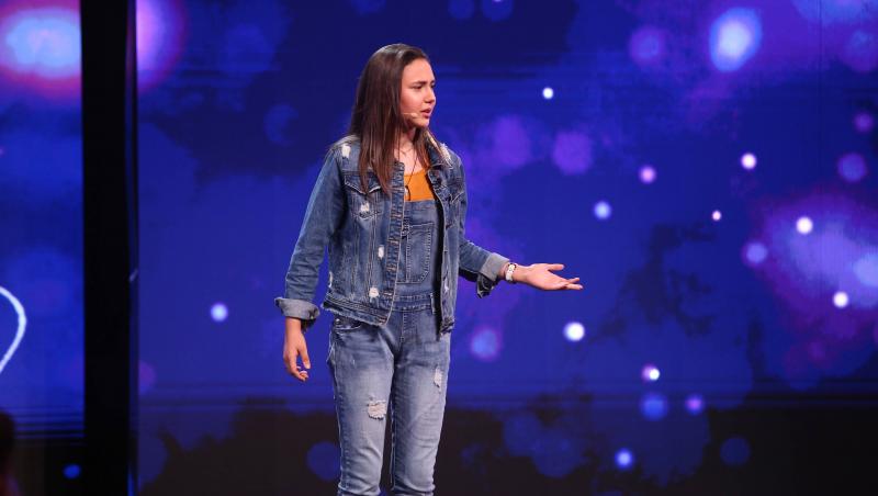 Ariana Grigore a venit la Stand-Up Revolution să îi surprindă pe jurați mai ales cu vârsta ei, și abia apoi cu talentul.