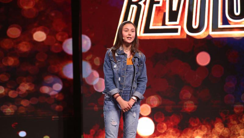 Stand-up Revolution sezonul 1, 3 iulie 2022. Ariana Grigore, eleva de 14 ani care a făcut furori. “Ai umor nativ, se vede”