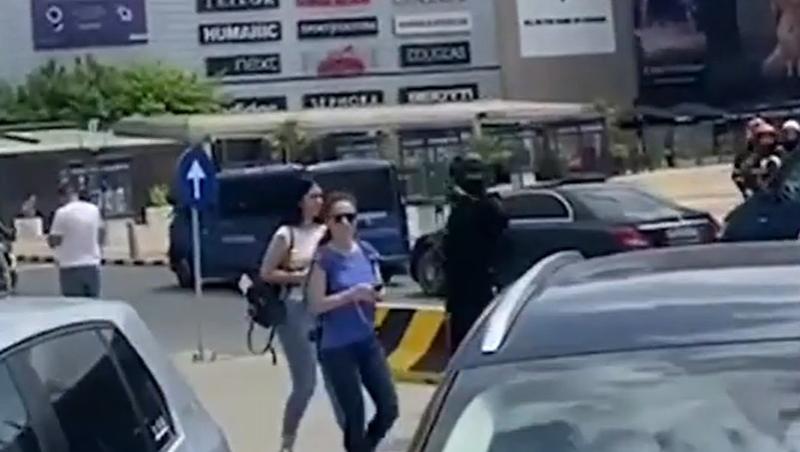 Autoritățile s-au deplasat imediat la mall-ul din Băneasa și au intervenit