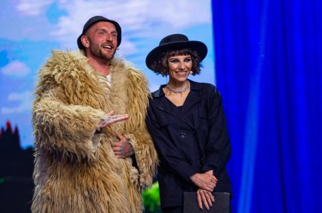 România are Roast sezonul 1, episodul 5 din 8 iunie 2022. Teodora Nedelcu și Bordea, interviu cu un cioban: „Aia-i brânză?”