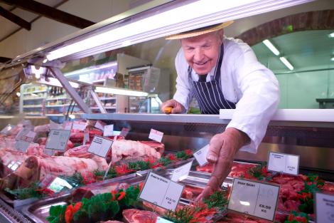 Prețuri record în piețele din România. Cât a ajuns să coste un kilogram de carne sau de cârnați în macelarii
