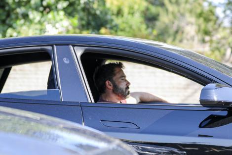 Ben Affleck a fost fotografiat la volanul mașinii în Los Angeles. Cum se simte actorul după nuntă
