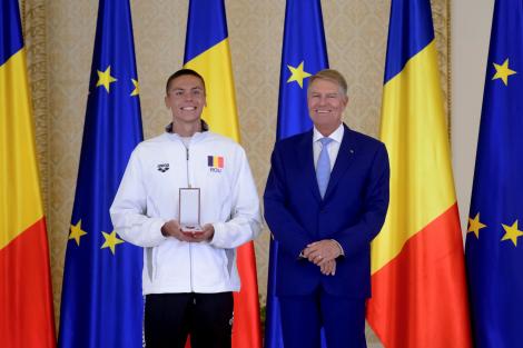 Preşedintele Klaus Iohannis i-a conferit lui David Popovici Ordinul Naţional „Steaua României” în grad de Cavaler