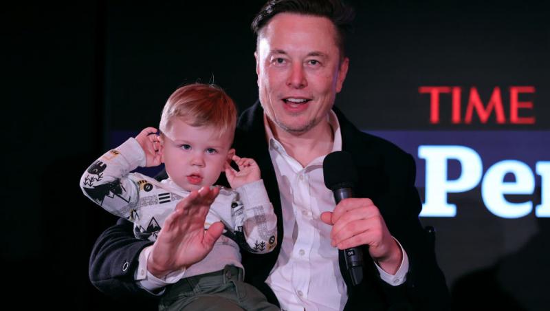 Avalanșă de glume după apariția lui Elon Musk la plajă. A fost surprins așa de paparazzi, iar internetul a explodat - FOTO