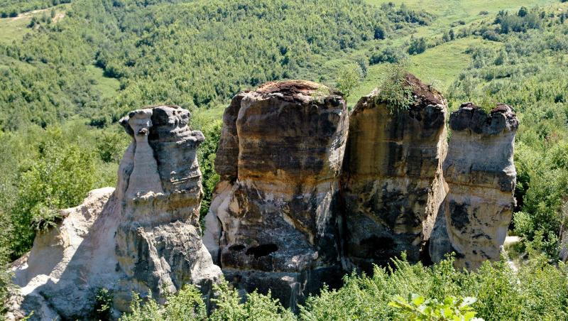 Meteora României sau Grădina Zmeilor ascunde mai multe povești incredibile legate de zmei și de cucerirea lor pe acest tărâm de basm