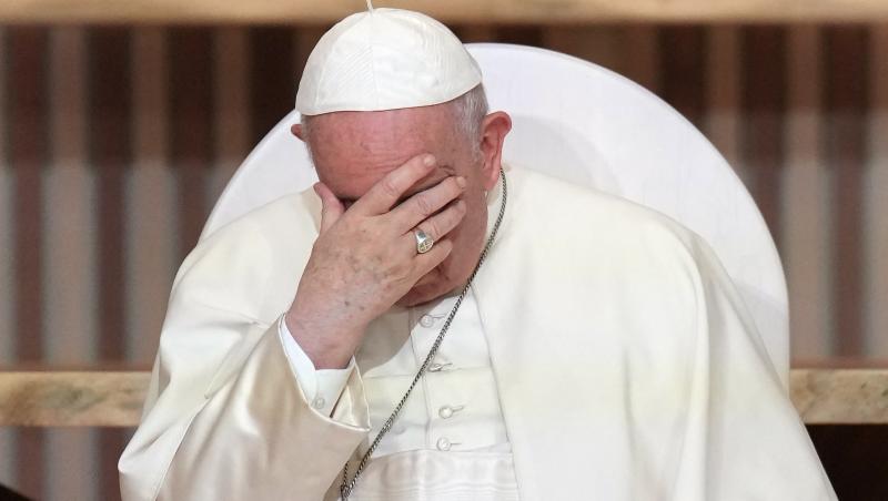 Îngrijorare la Vatican, după ce Papa Francisc a cerut să fie dus în scaunul cu rotile mai aproape de cei care-l aşteptau