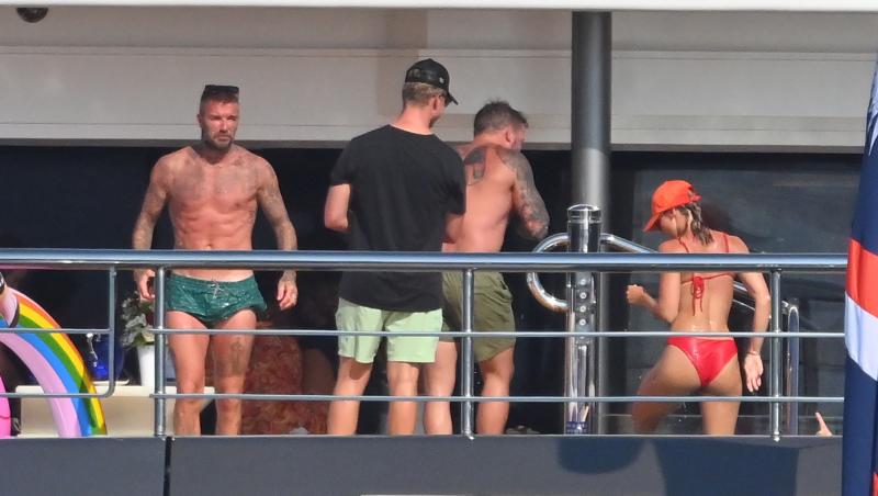 David Beckham le face concurență tinerilor sportivi. Cât de bine arată soțul Victoriei Beckham la bustul gol, la 47 de ani