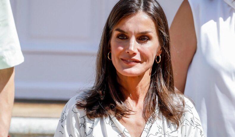 Regina Letizia a impresionat cu ținuta de la un eveniment găzduit la Palatul Zarzuela