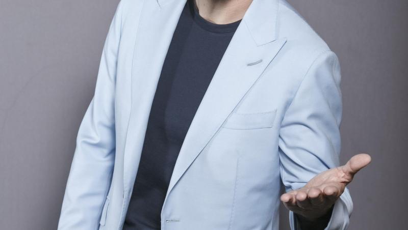 Ce diferență de înălțime există între Dani Oțil și Gabriela, mama copilului său. Cu cât e mai înaltă femeia