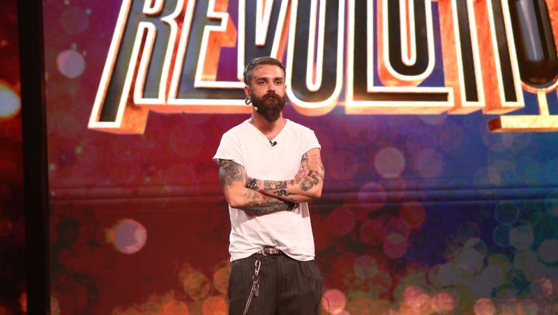 Stand-up Revolution sezonul 1, 10 iulie 2022. George Petcu a surprins cu job-ul său, dar nu și cu glumele. Cu ce se ocupă acesta