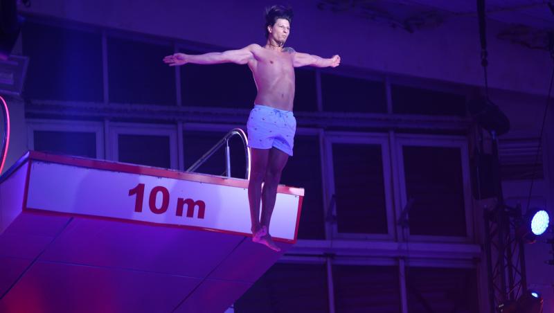 Nick Casciaro, sărind de la 10 metri, la Splash! Vedete la apă