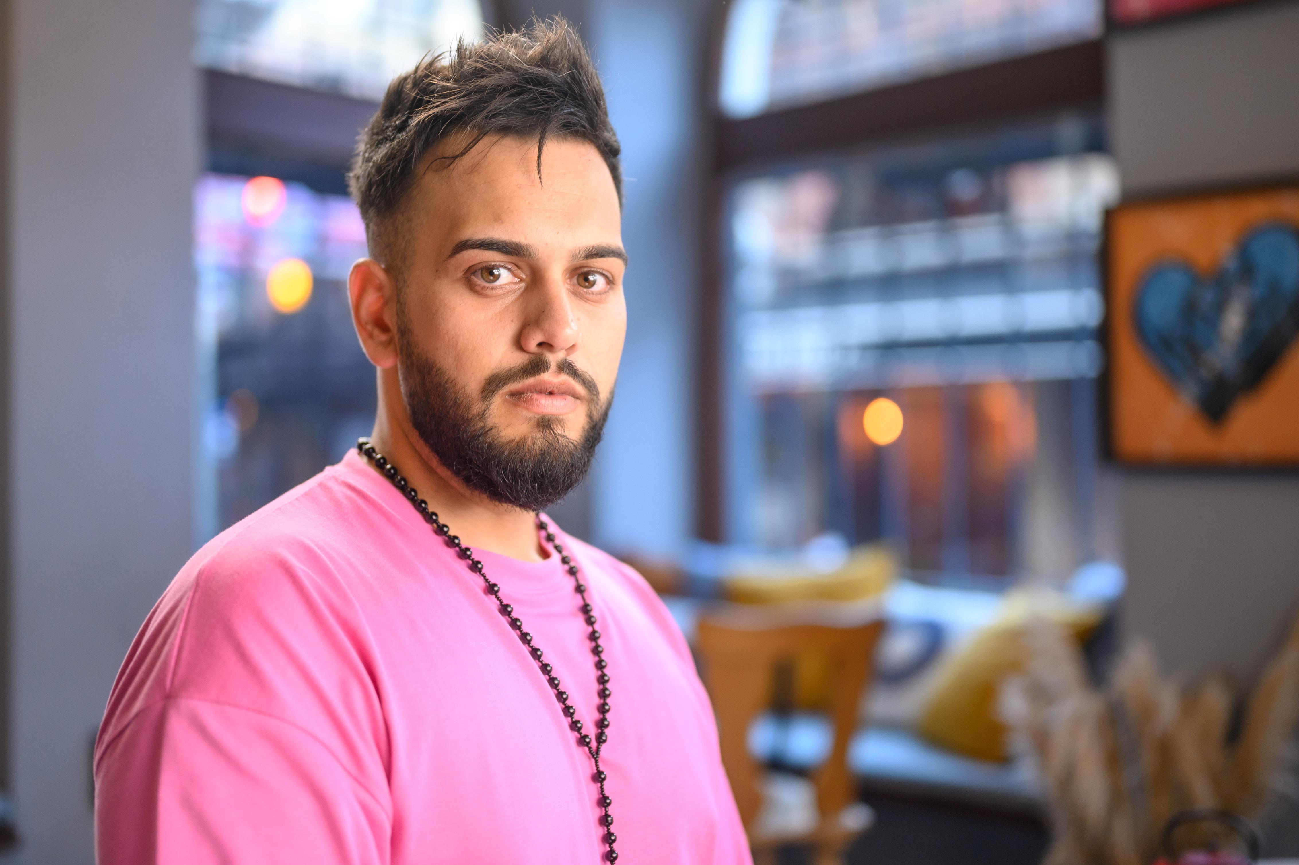 Cine e Rustem Sebaidin de la Mireasa sezonul 6. T&acirc;nărul &icirc;nvățător a renunțat la o relație serioasă pentru a-și termina studiile