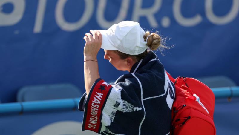 Simona Halep a abandonat turneul de la Washington, după ce i s-a făcut rău în timpul meciului cu Anna Kalinskaya | VIDEO