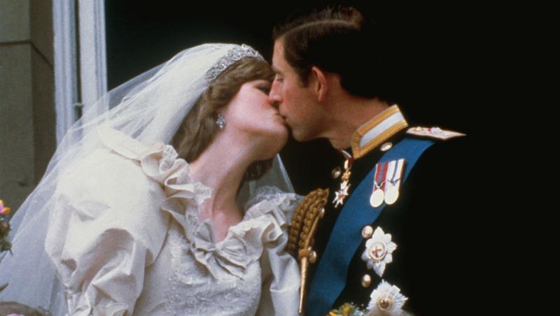 Povestea controversată de dragoste dintre Regele Charles al III-lea și Camilla. Ce umilințe a îndurat Regina consoartă pentru el