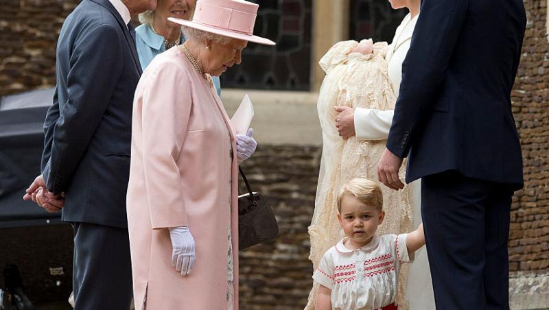 O fetiță a adus o scrisoare emoționantă la moartea Reginei Elisabeta: „Sper că vă veți reîntâlni cu Prințul Phillip”