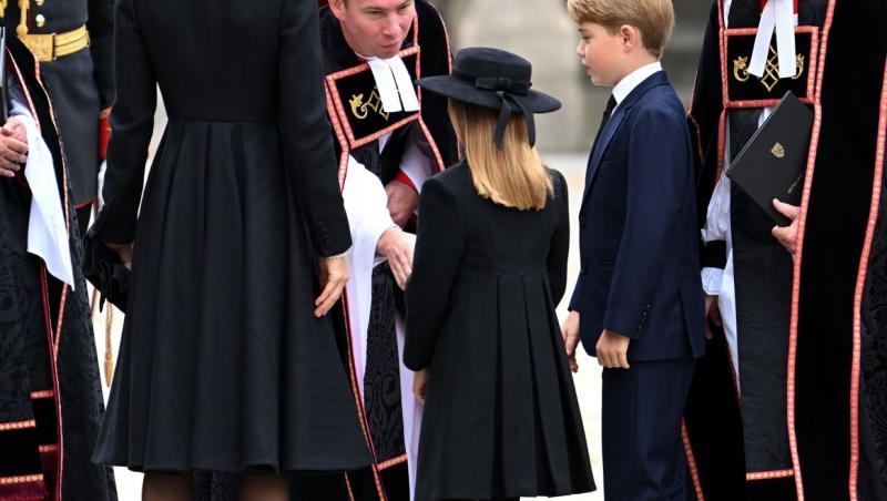 Kate Middleton și Prințul William, alături de George și Charlotte la funeraliile Reginei Elisabeta. Cum au fost pozați cei patru