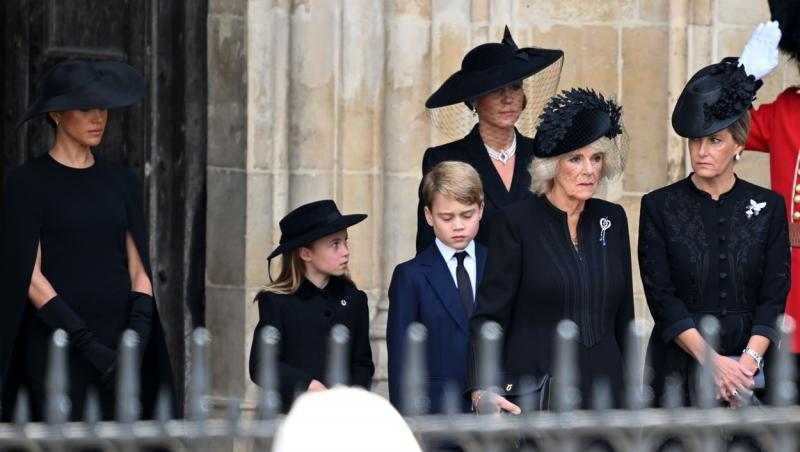 Meghan Markle a început să plângă la înmormântarea Reginei Elisabeta. Imaginile cu soția Prințului Harry în lacrimi