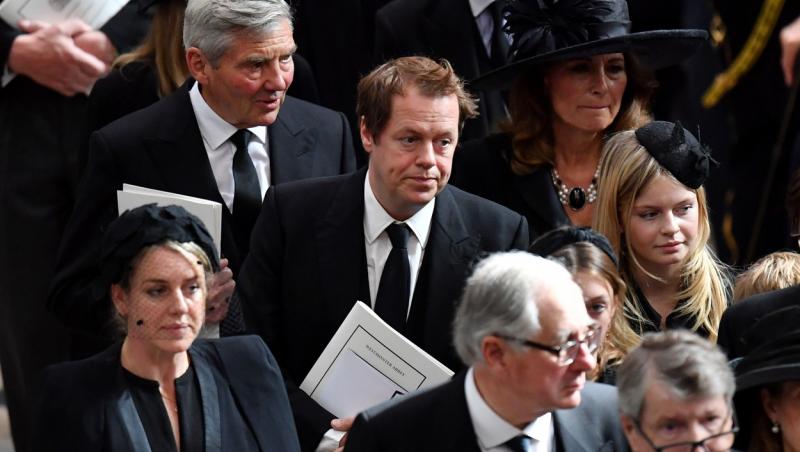 Cum au fost pozați copiii Reginei Camilla la funeraliile Reginei Elisabeta. Ei sunt frații vitregi ai Prinților Harry și William
