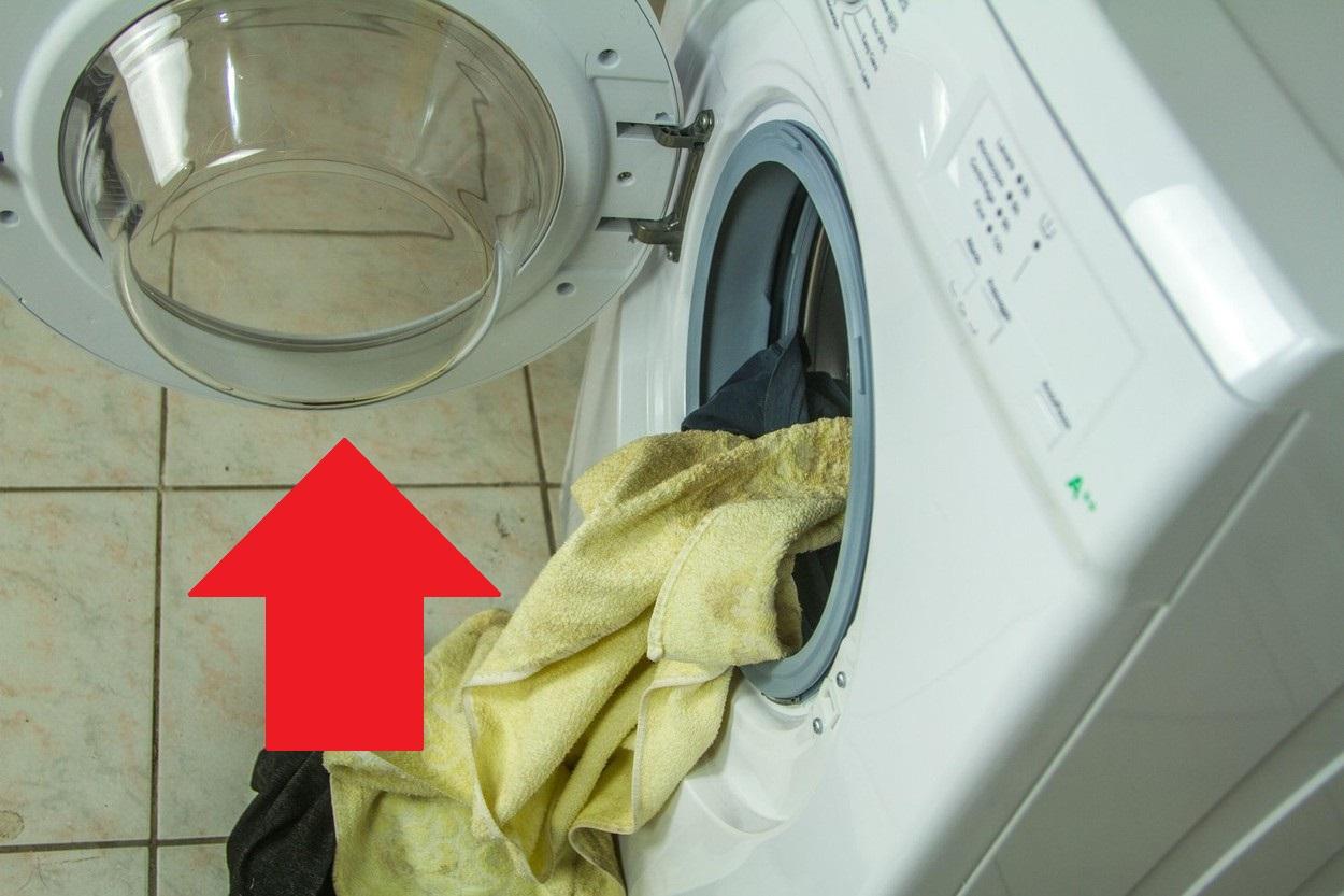 De ce mașina de spălat are geamul curbat, de fapt. Explicația pe care nu mulți o știu