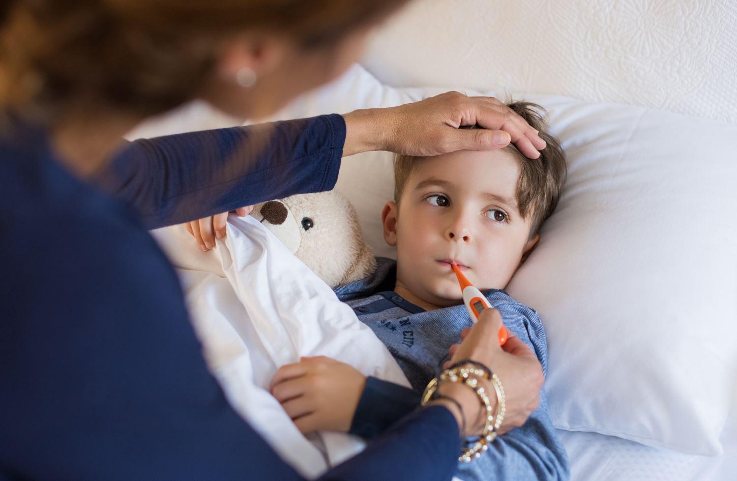 Numărul de viroze respiratorii, în cazul copiilor, este în creștere. Care e motivul și ce spun medicii pediatrii îngrijorați