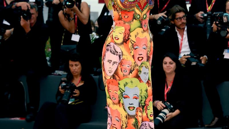 Mădălina Ghenea a apărut la Săptămâna Modei de la Milano 2022, într-o pereche de colanți scurți. Cum au reacționat fanii