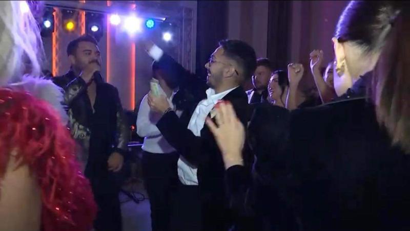 Jador a cântat la nunta lui Armin Nicoară și a Claudiei Puican. Mirii au aruncat cu bani în cântărețul invitat