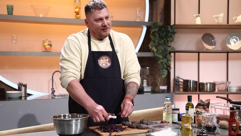 Gabriel Drăgușanu la Chefi la cuțite sezonul 10, gătind