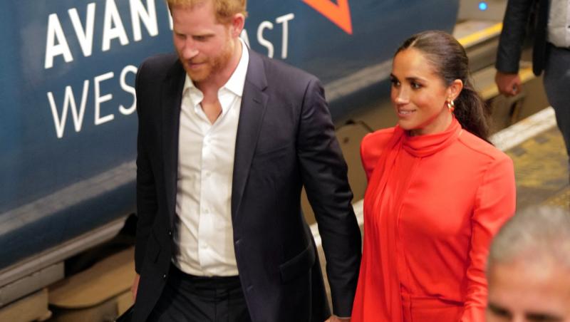 Cum s-a simțit prințul Harry în timpul discursului lui Meghan Markle. Experții i-au analizat limbajul corpului