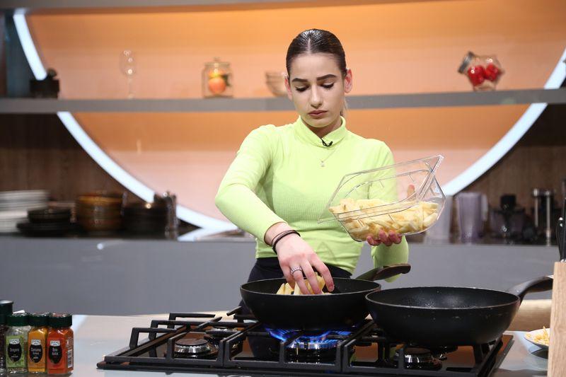 Nicole Szenași gătește la Chefi la cuțite