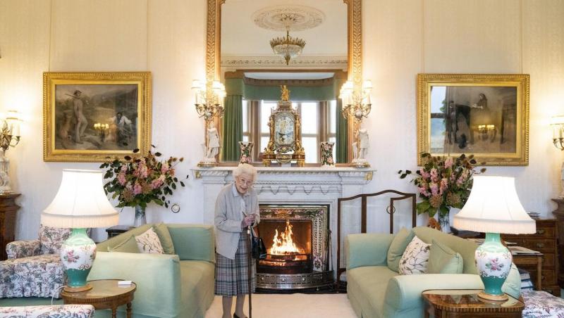 Imagini îngrijorătoare cu Regina Elisabeta înainte de a fi pusă sub supraveghere medicală. Ce detaliul s-a observat pe mâna ei