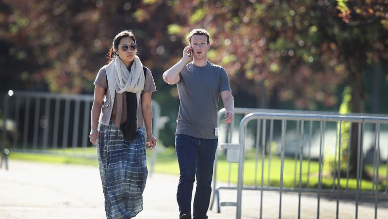 Imaginea cu care Mark Zuckerberg s-a mândrit în mediul online. Soția lui, Priscilla Chan, și-a etalat burtica de gravidă