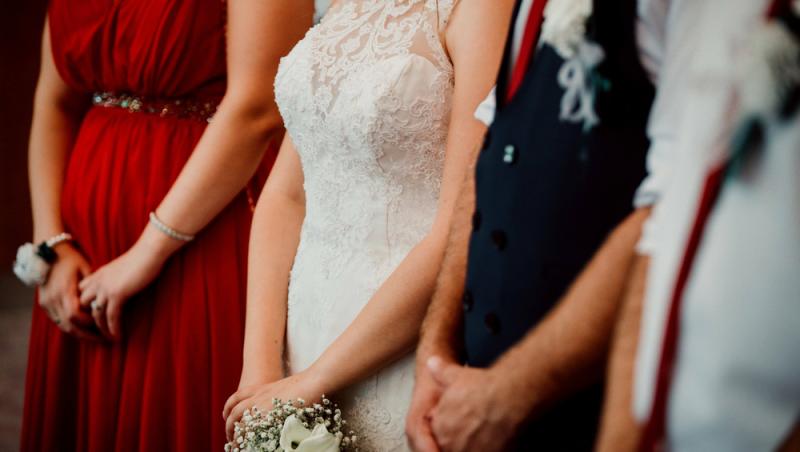 Ce a putut să facă o cumnată miresei, chiar la nuntă. Imaginile au devenit virale