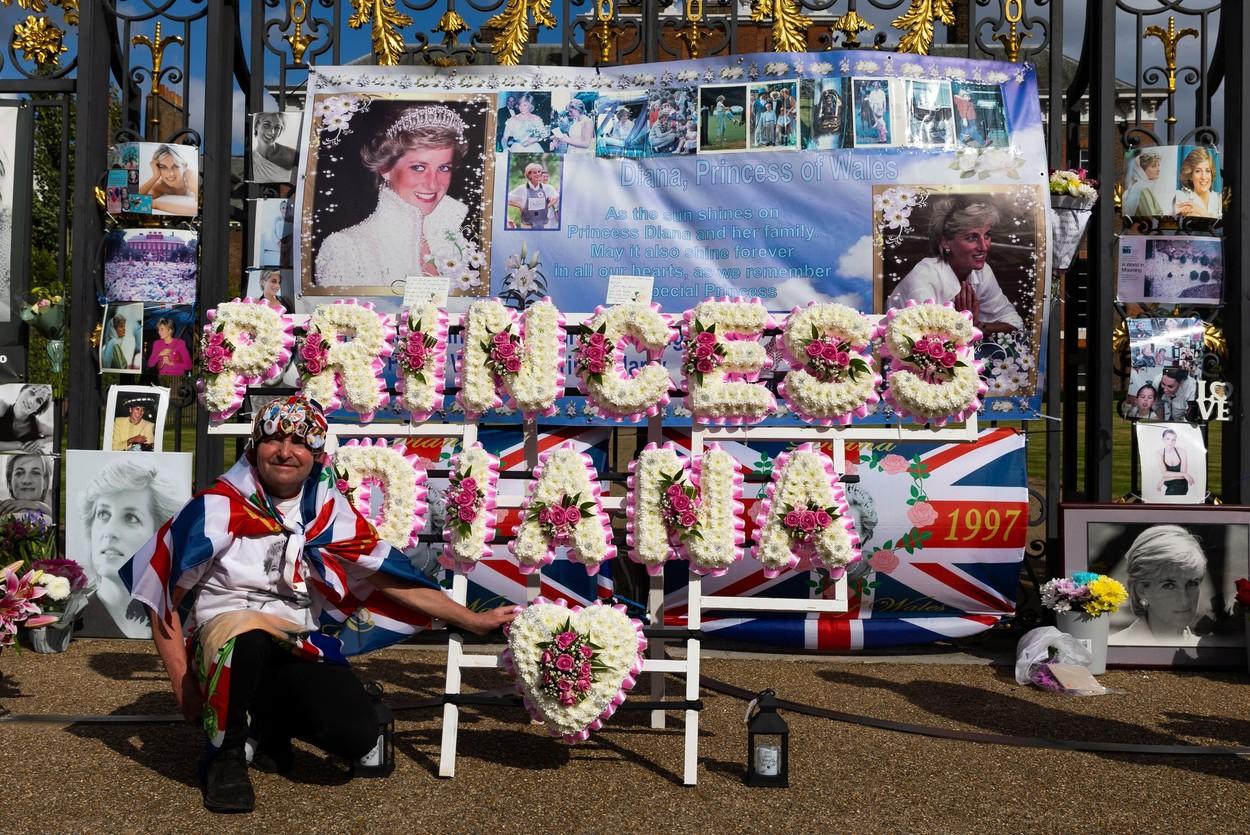 Omagii aduse pentru Prințesa Diana la înmormântarea sa