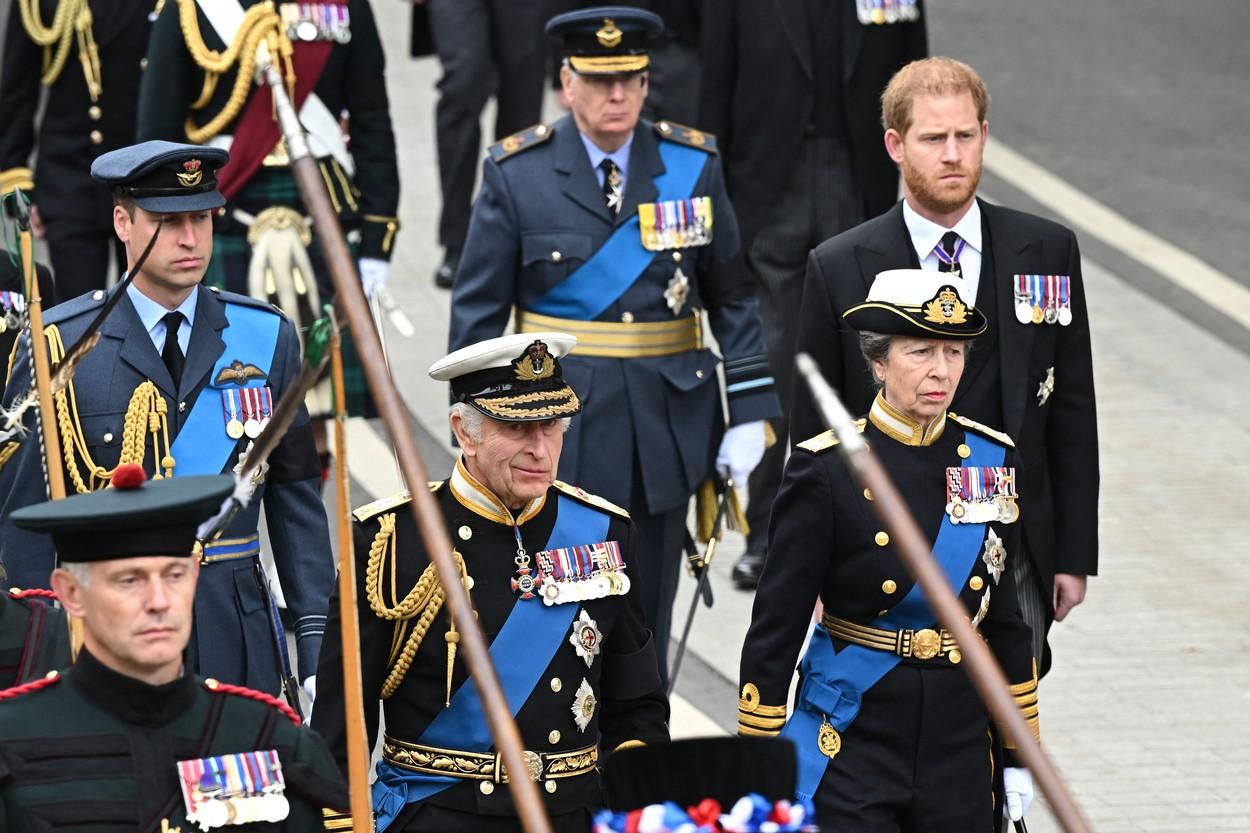 Prințul Harry, Regele Charles și Prințesa Anna la funeraliile Reginei Elisabeta